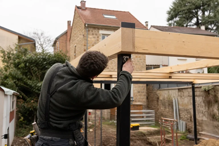 Pose de charpente de carport en Île-de-France